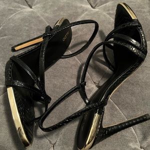 Aldo- Black and gold point toe pumps